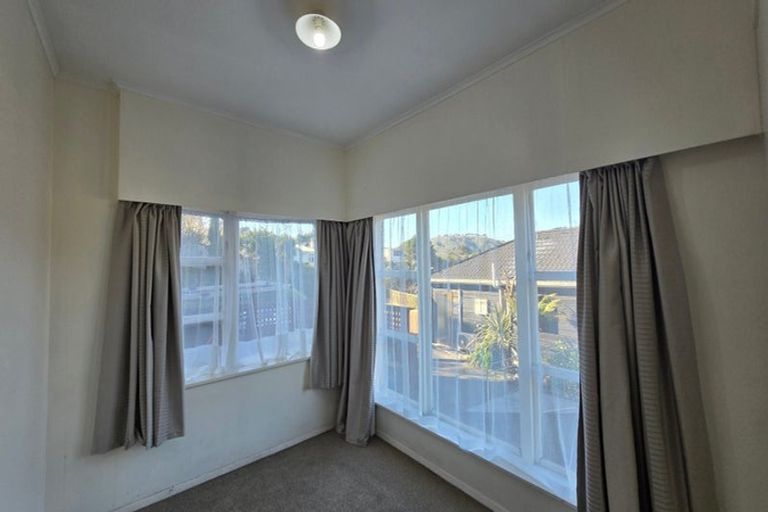 Photo of property in 13a Romney Square, Tawa, Wellington, 5028