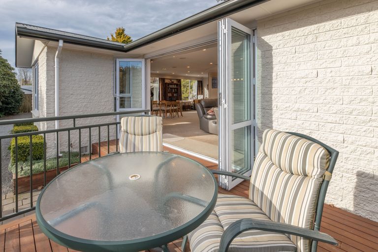 Photo of property in 393 Sawyers Arms Road, Harewood, Christchurch, 8051