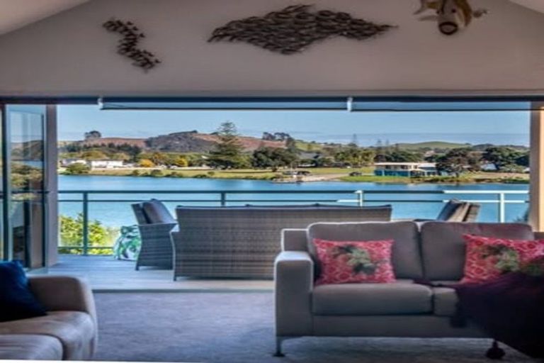 Photo of property in 4 Bush Point Road, Cable Bay, 0420