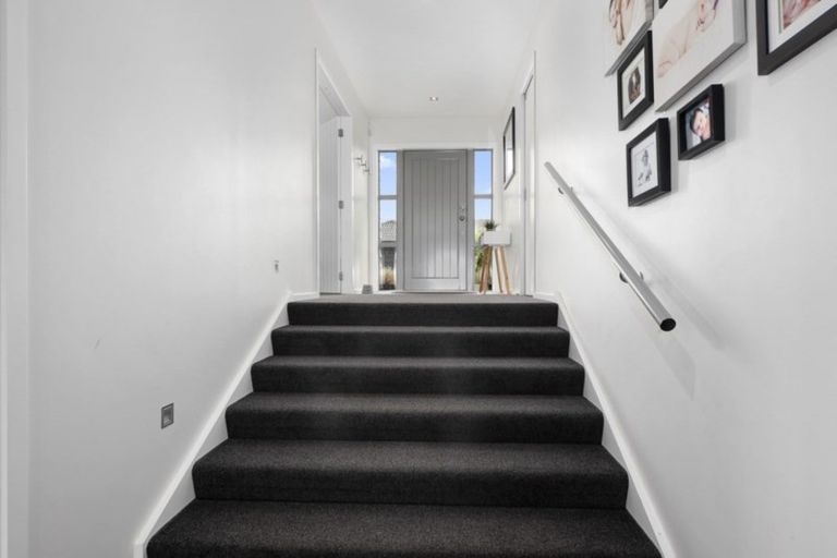 Photo of property in 21 Cosgrove Rise, Riverstone Terraces, Upper Hutt, 5018