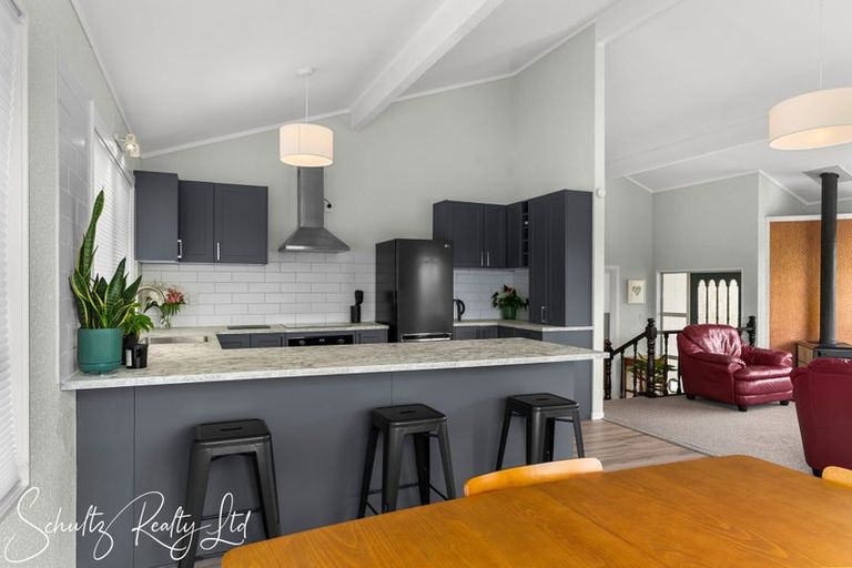 Photo of property in 15 Bickerstaffe Road, Maungaturoto, 0520