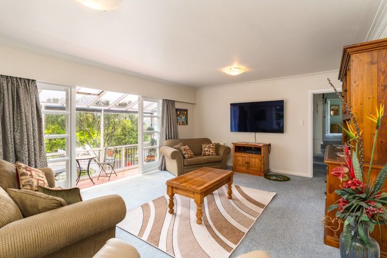 Photo of property in 39 Sunrise Boulevard, Tawa, Wellington, 5028