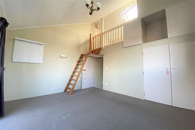 Photo of property in 2/127 Swanson Road, Henderson, Auckland, 0610