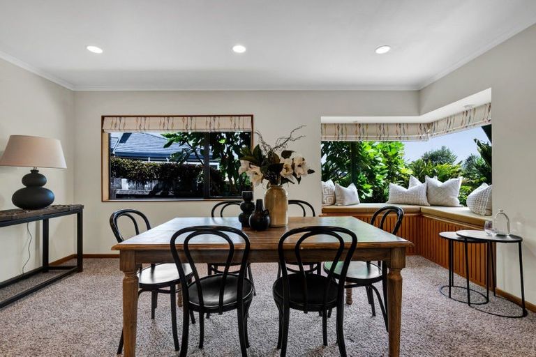 Photo of property in 15 Del Mar Place, Merrilands, New Plymouth, 4312