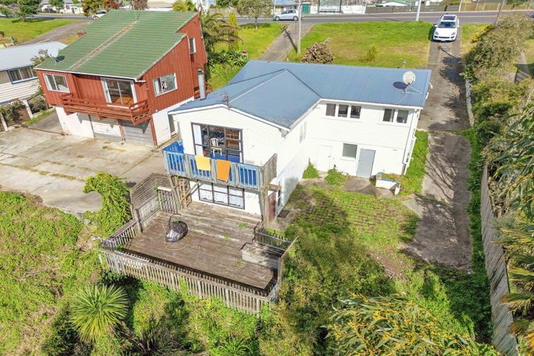 Photo of property in 579 East Coast Road, Browns Bay, Auckland, 0630