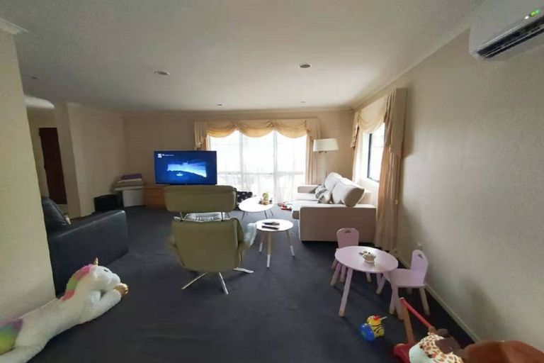 Photo of property in 10 Fulmar Way, Unsworth Heights, Auckland, 0632