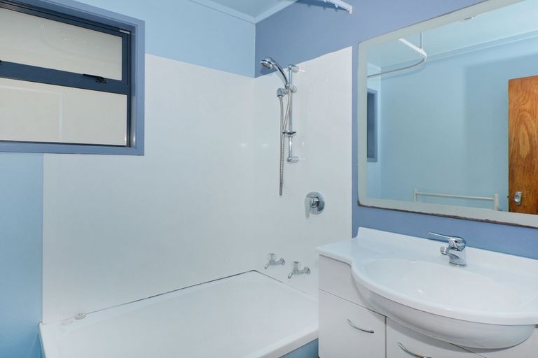 Photo of property in 18 Memorial Drive, Parahaki, Whangarei, 0112