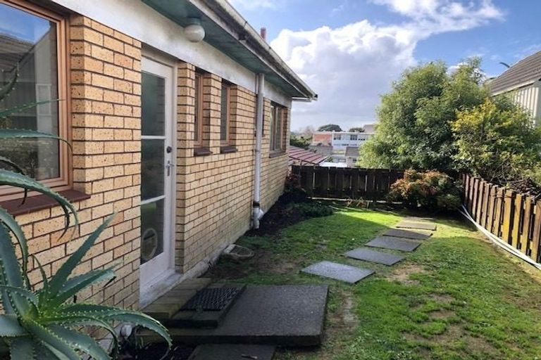 Photo of property in 2/12 Wood Street, Papakura, 2110