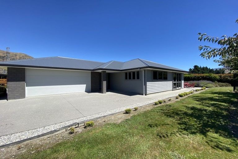 Photo of property in 5 Cotswold Court, Lower Shotover, Queenstown, 9304
