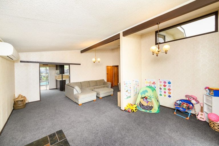 Photo of property in 34 Pinedale Parade, Milson, Palmerston North, 4414