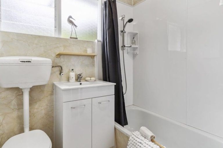 Photo of property in 966 Beach Road, Torbay, Auckland, 0630