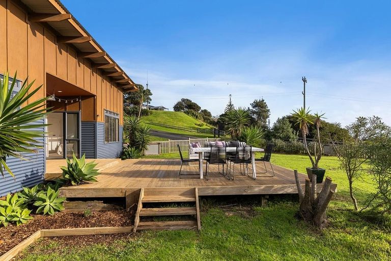 Photo of property in 333 Motutara Road, Muriwai, Waimauku, 0881