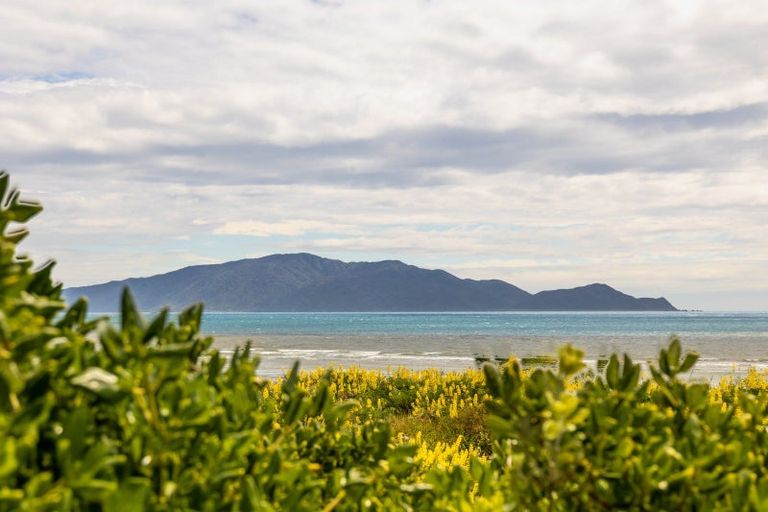 Photo of property in 24 Paetawa Road, Peka Peka, Waikanae, 5391