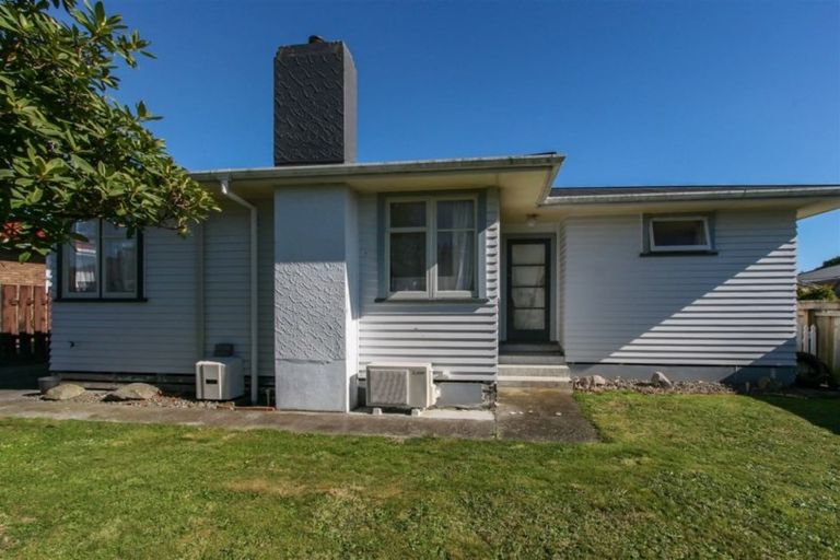 Photo of property in 12 Nikau Street, Inglewood, 4330