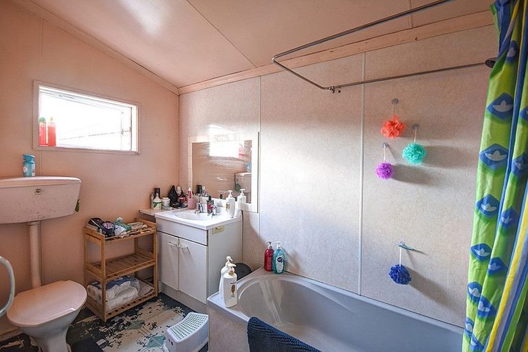 Photo of property in 111 Oxford Street, South Dunedin, Dunedin, 9012