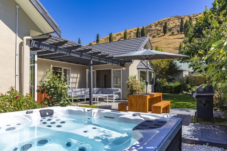 Photo of property in 4 Bradbourne Way, Lower Shotover, Queenstown, 9371