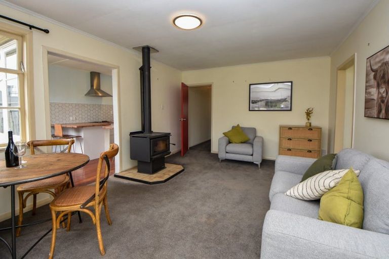 Photo of property in 2 Kent Street, Carterton, 5713