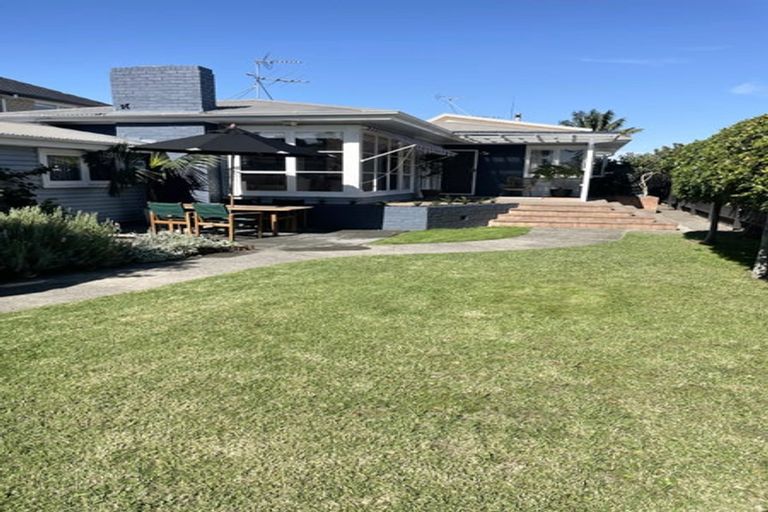 Photo of property in 2/10 Riverlea Avenue, Pakuranga, Auckland, 2010