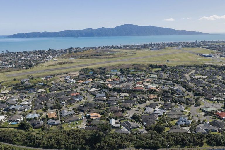 Photo of property in 23 Datum Way, Paraparaumu, 5032