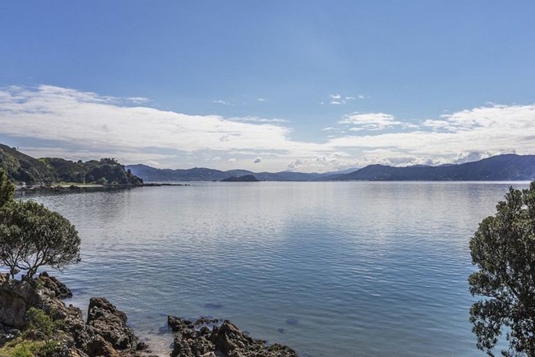 Photo of property in 353 Karaka Bay Road, Karaka Bays, Wellington, 6022