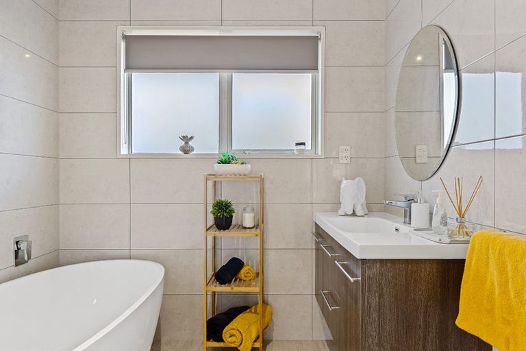 Photo of property in 15 Thornley Place, Woodend, 7610