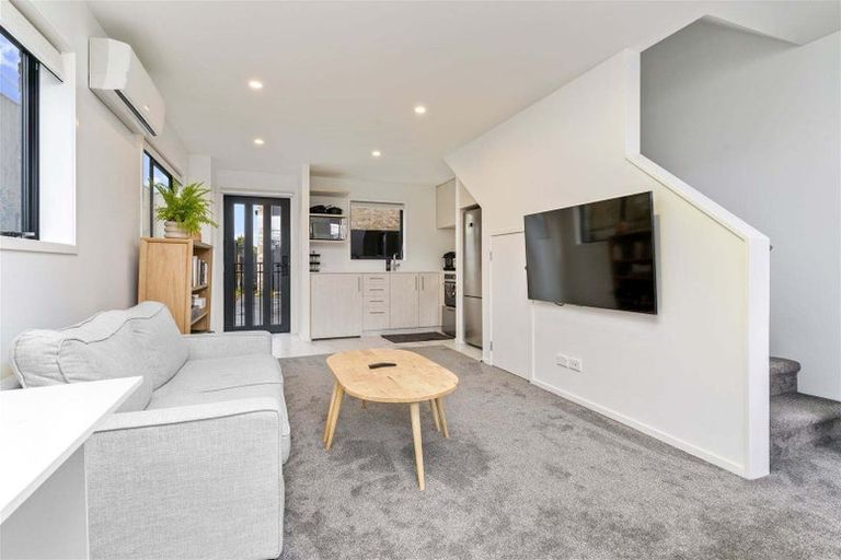 Photo of property in 2/137 View Road, Sunnyvale, Auckland, 0612