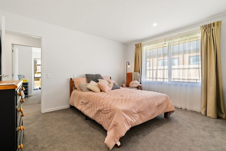 Photo of property in 11 Obelisk Street, Wanaka, 9305