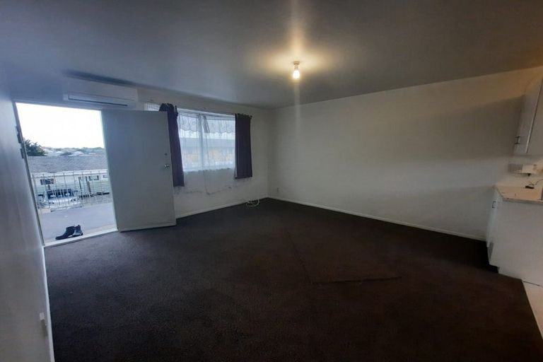 Photo of property in 11/90 Kenderdine Road, Papatoetoe, Auckland, 2025