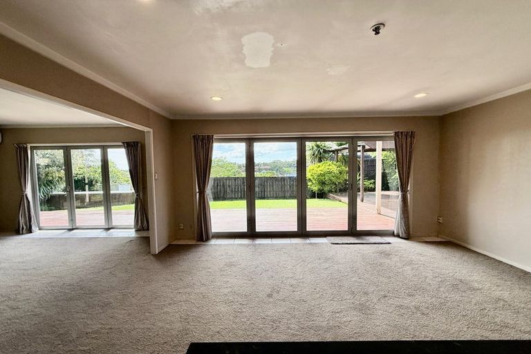 Photo of property in 112 Whangaparaoa Road, Red Beach, 0932