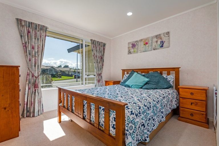 Photo of property in 4 Aspen Way, Kelvin Grove, Palmerston North, 4414