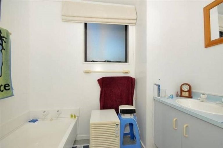 Photo of property in 18a Douglas Crescent, Fairfield, Hamilton, 3214