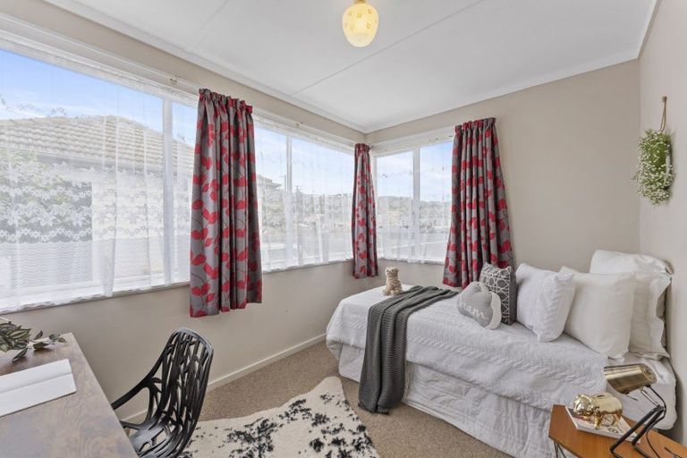 Photo of property in 15 Burcham Street, Taita, Lower Hutt, 5011