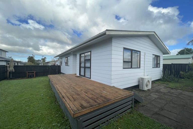 Photo of property in 1/94 Roberts Road, Te Atatu South, Auckland, 0610