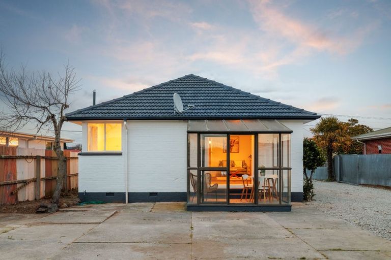 Photo of property in 15 Lyndhurst Crescent, Aranui, Christchurch, 8061