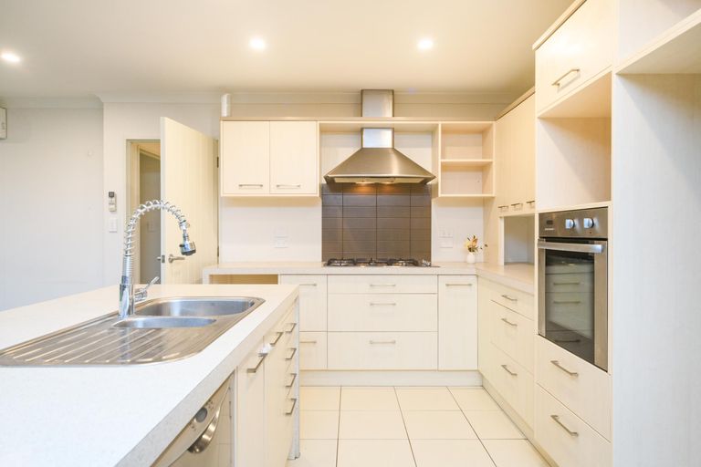 Photo of property in 16 Sorrento Place, Kelvin Grove, Palmerston North, 4414