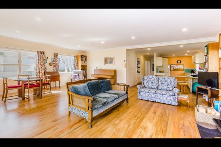 Photo of property in 35 Dale Road, Raumati South, Paraparaumu, 5032