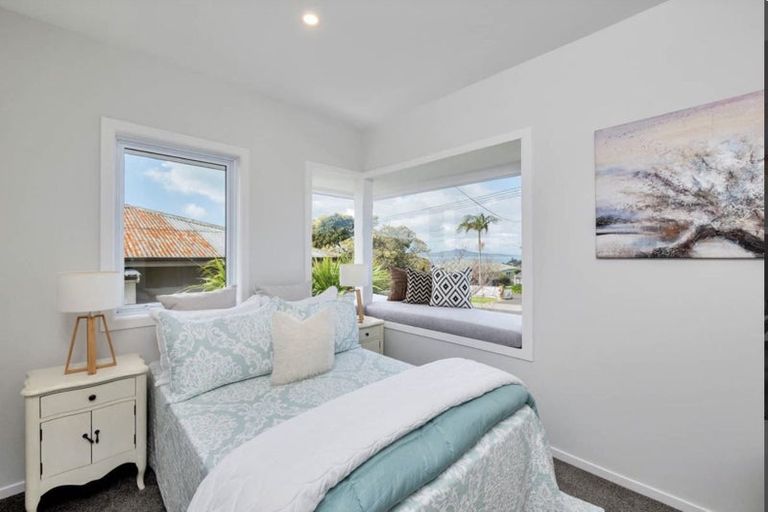 Photo of property in 41 Knights Road, Rothesay Bay, Auckland, 0630