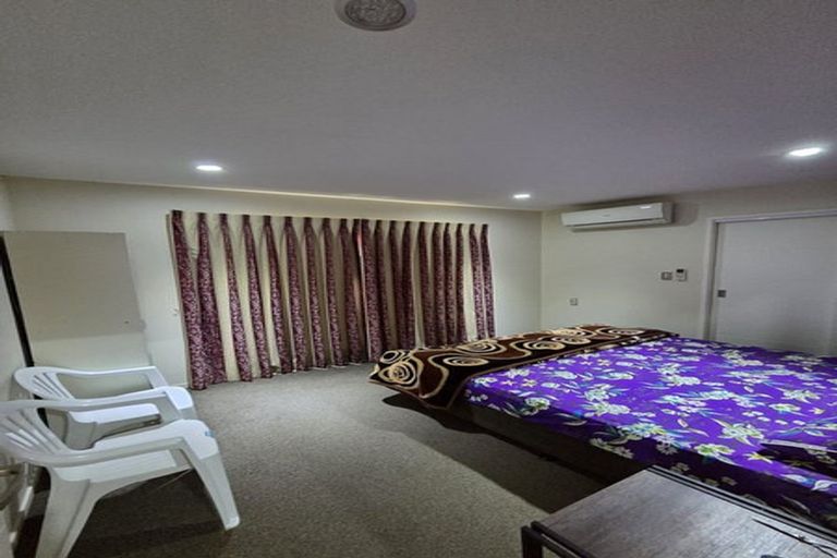 Photo of property in 19 Brunton Place, Glenfield, Auckland, 0629