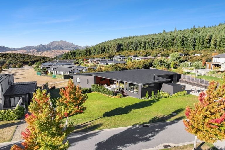Photo of property in 7 Diamond Lane, Wanaka, 9305