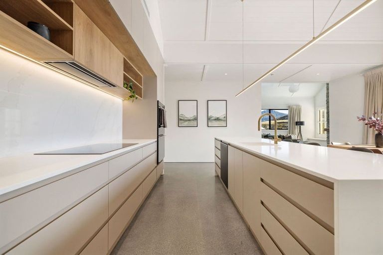 Photo of property in 30 Cunninghams Drive, Jacks Point, Queenstown, 9371