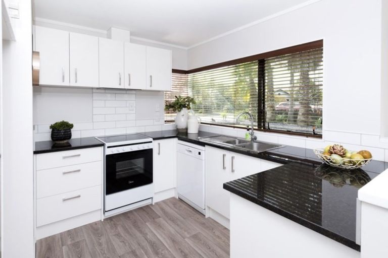 Photo of property in 7 Robina Court, Burswood, Auckland, 2013