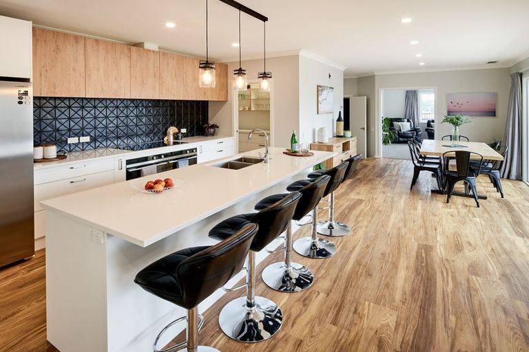 Photo of property in 107 Queen Charlotte Drive, Aotea, Porirua, 5024