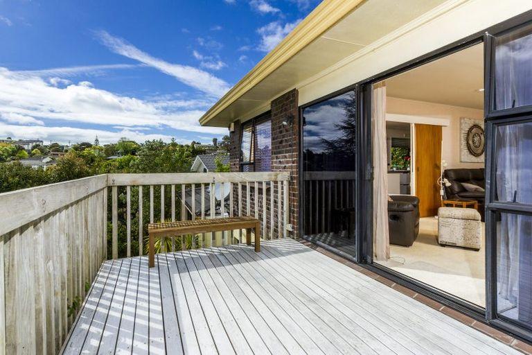 Photo of property in 11 Serrata Place, Browns Bay, Auckland, 0630