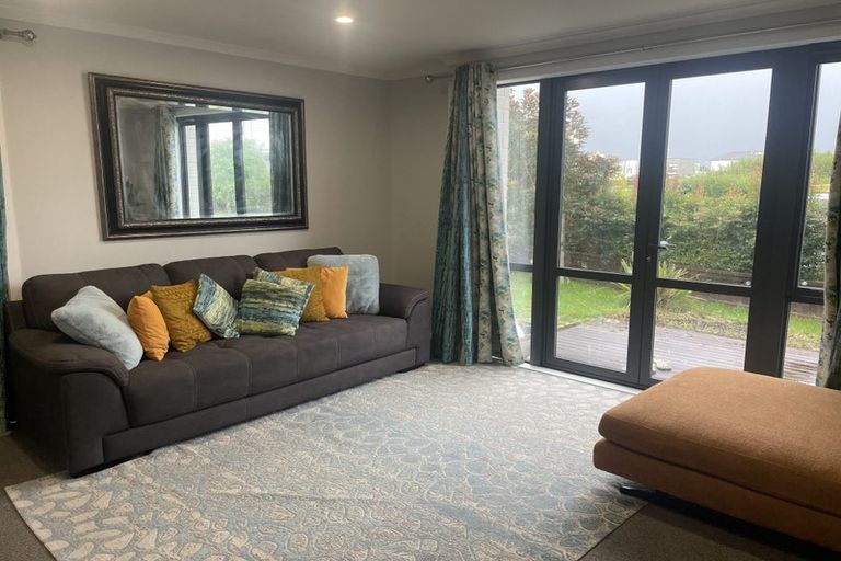 Photo of property in 10 Hopuni Way, Takanini, 2112