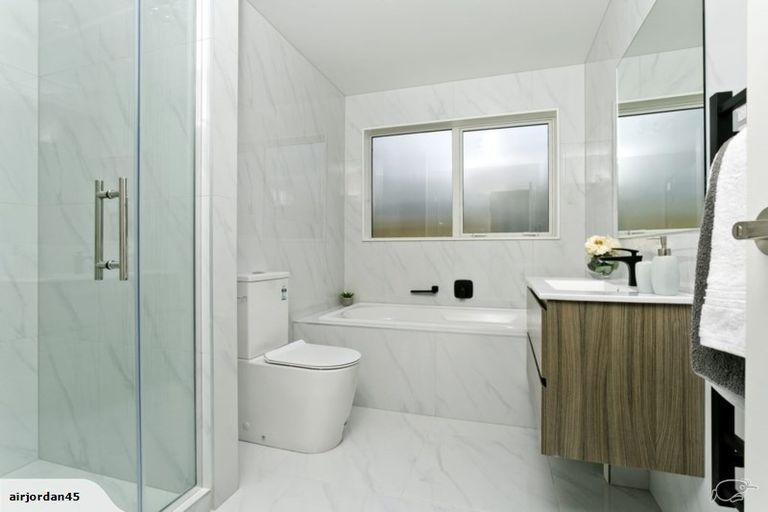 Photo of property in 12 Barrique Road, Kumeu, 0810