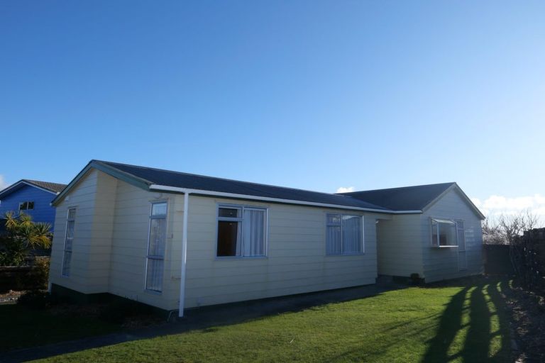 Photo of property in 115 Gloaming Hill, Titahi Bay, Porirua, 5022