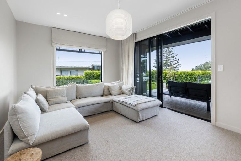 Photo of property in 56 Covil Avenue, Te Atatu South, Auckland, 0610