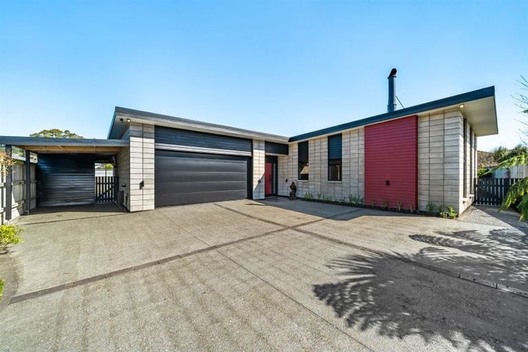 Photo of property in 14 Resolution Drive, Whitby, Porirua, 5024