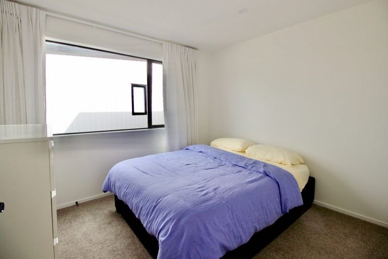 Photo of property in 2a Mcquoid Place, Glenfield, Auckland, 0629