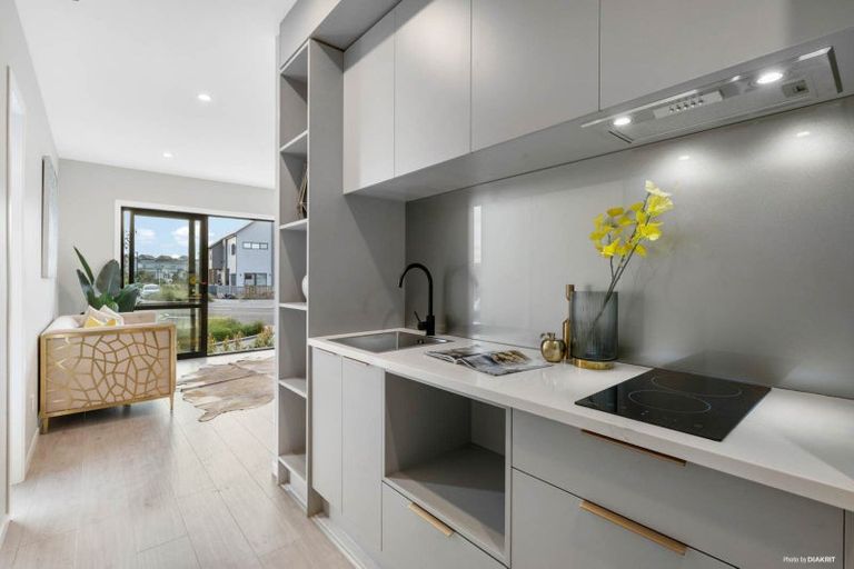 Photo of property in 1 Hea Road, Hobsonville, Auckland, 0616